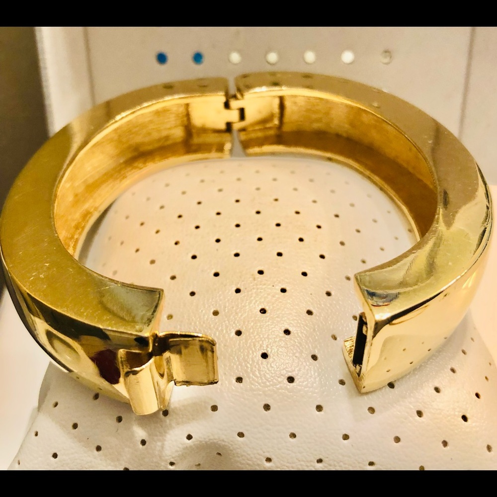 1970's Givenchy wide goldtone bangle(3/4 in wide)